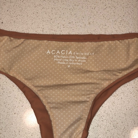 Acacia set in topless - Picture 4 of 6